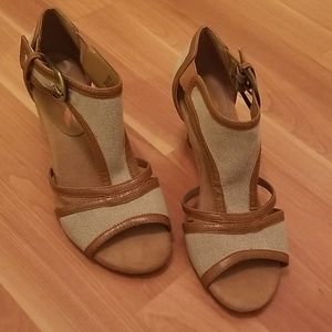 A2 Aerosoles Heel Rest